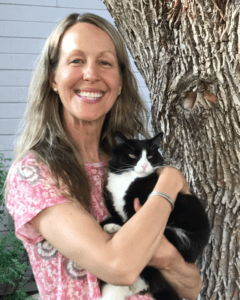 jessica barnum holding her black and white cat snoop